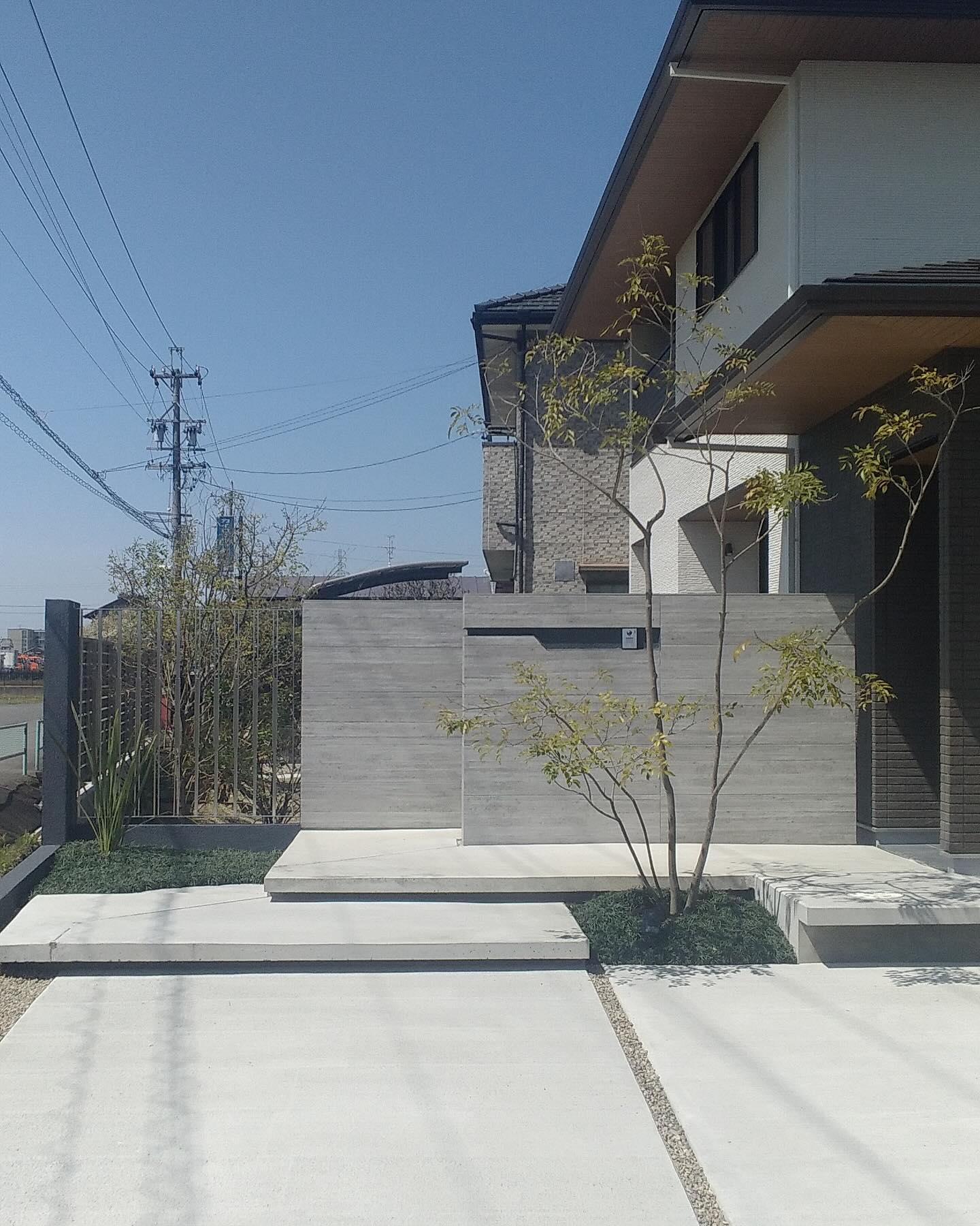 コンクリートのフロート階段。