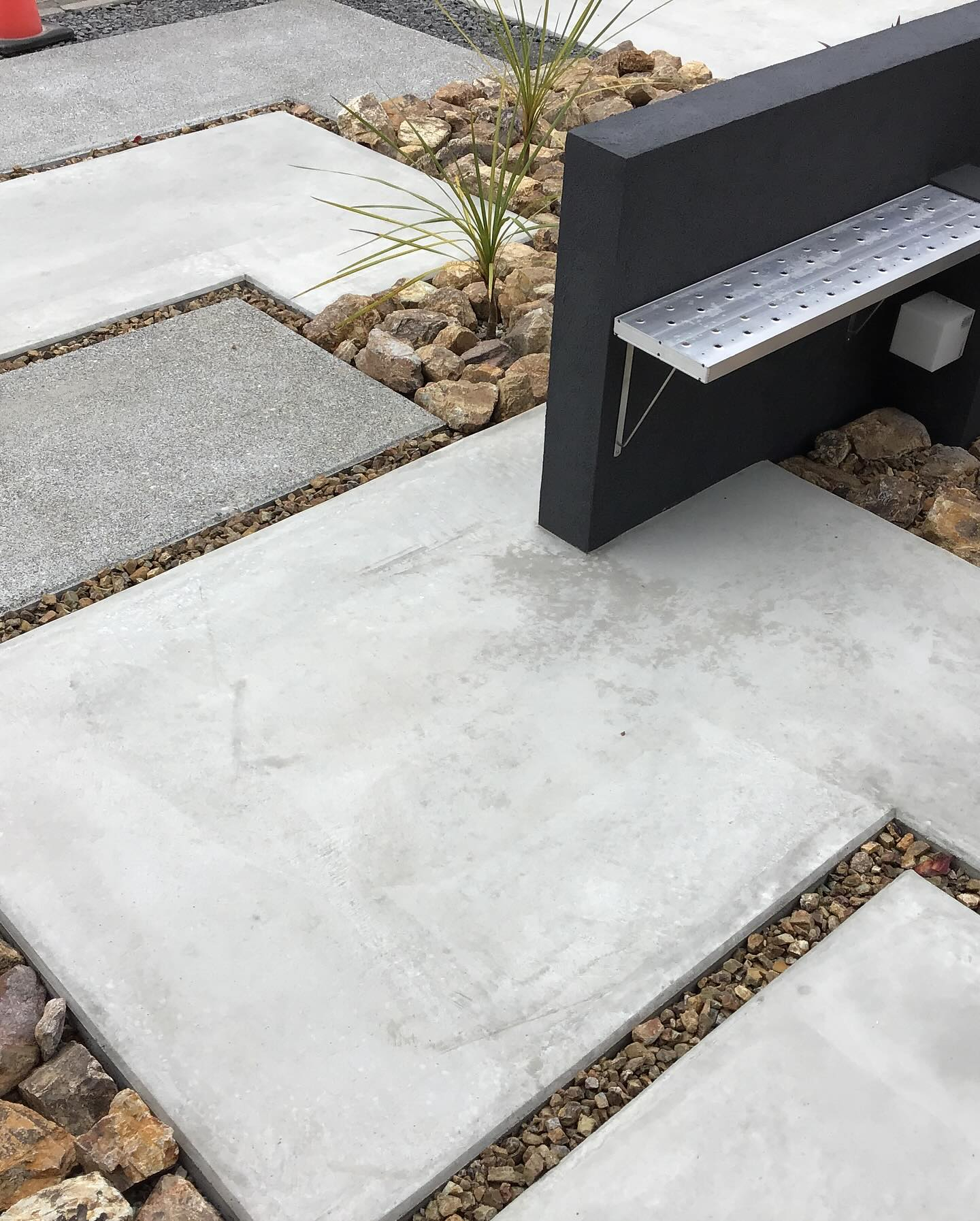 ステップしたくなるような道。