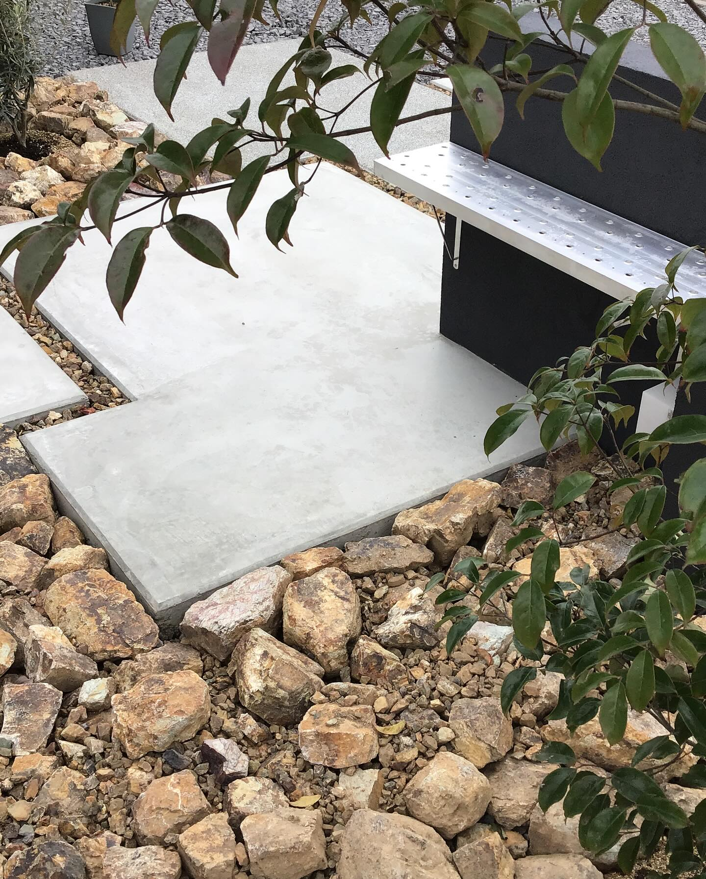 ステップしたくなるような道。