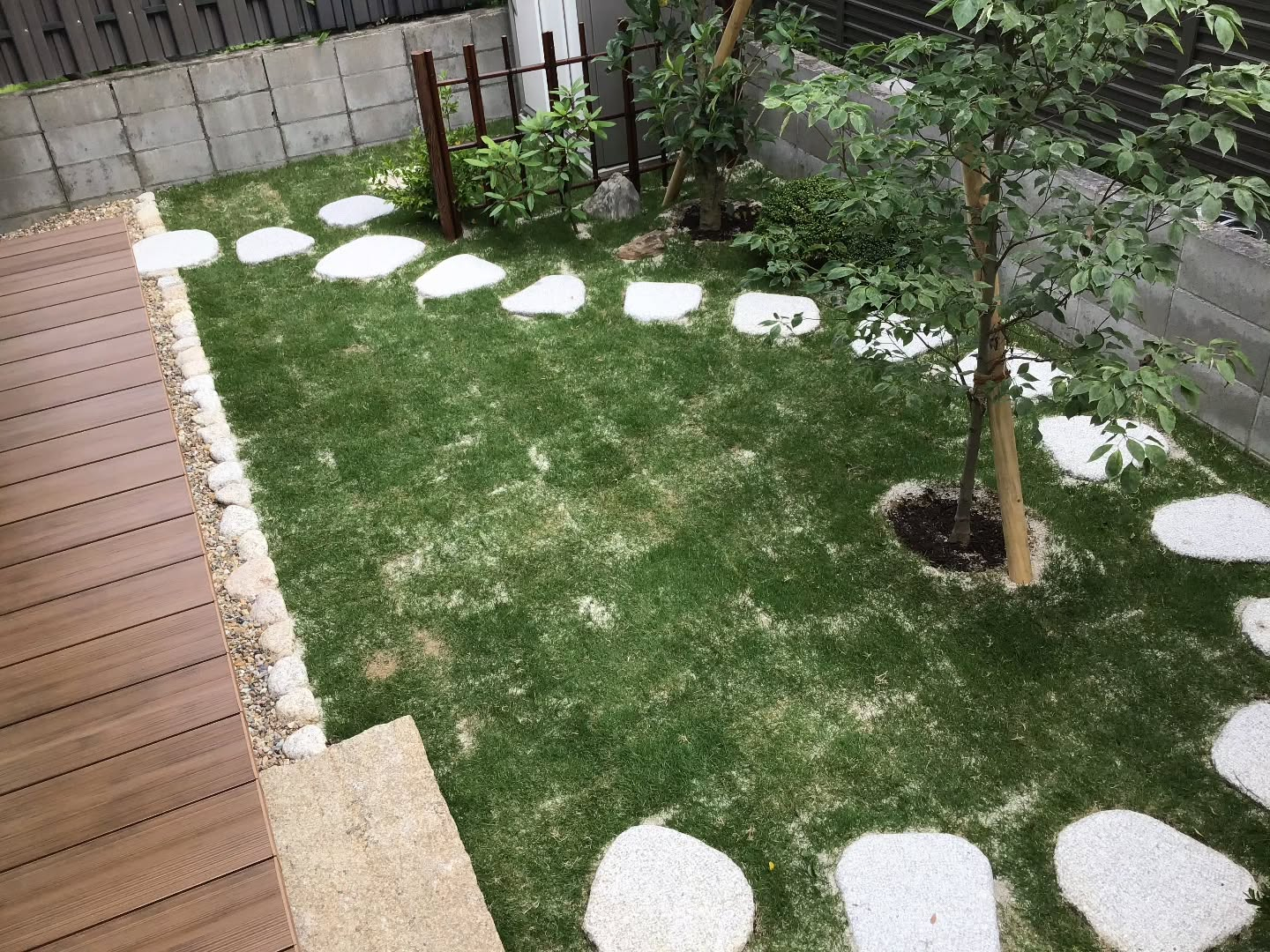 朝ドラに出てくるような庭にして欲しいと、、、