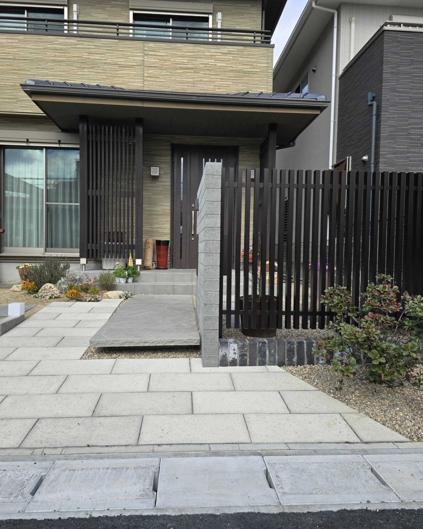 設計GLから水平に持ち出した浮き階段。