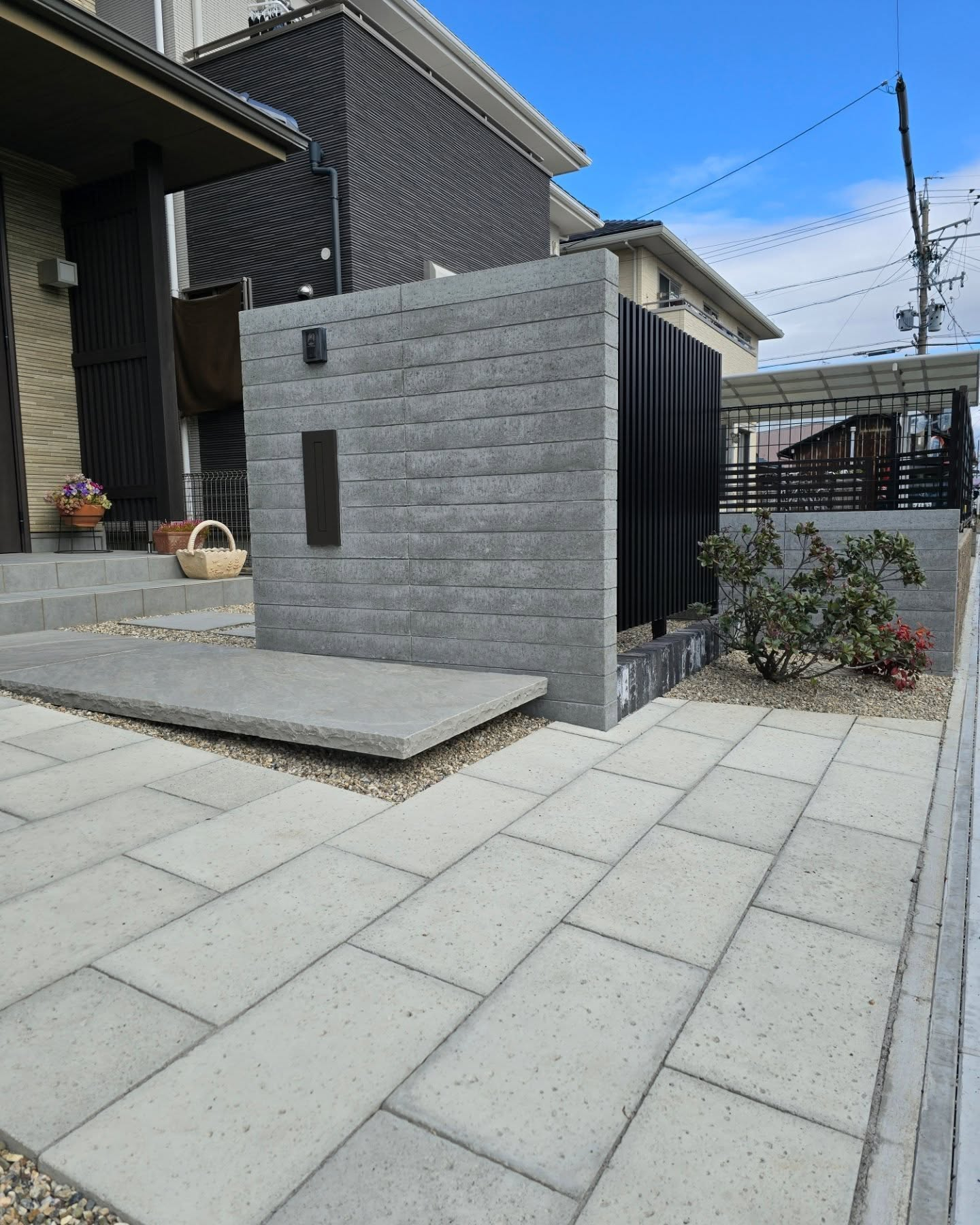 設計GLから水平に持ち出した浮き階段。