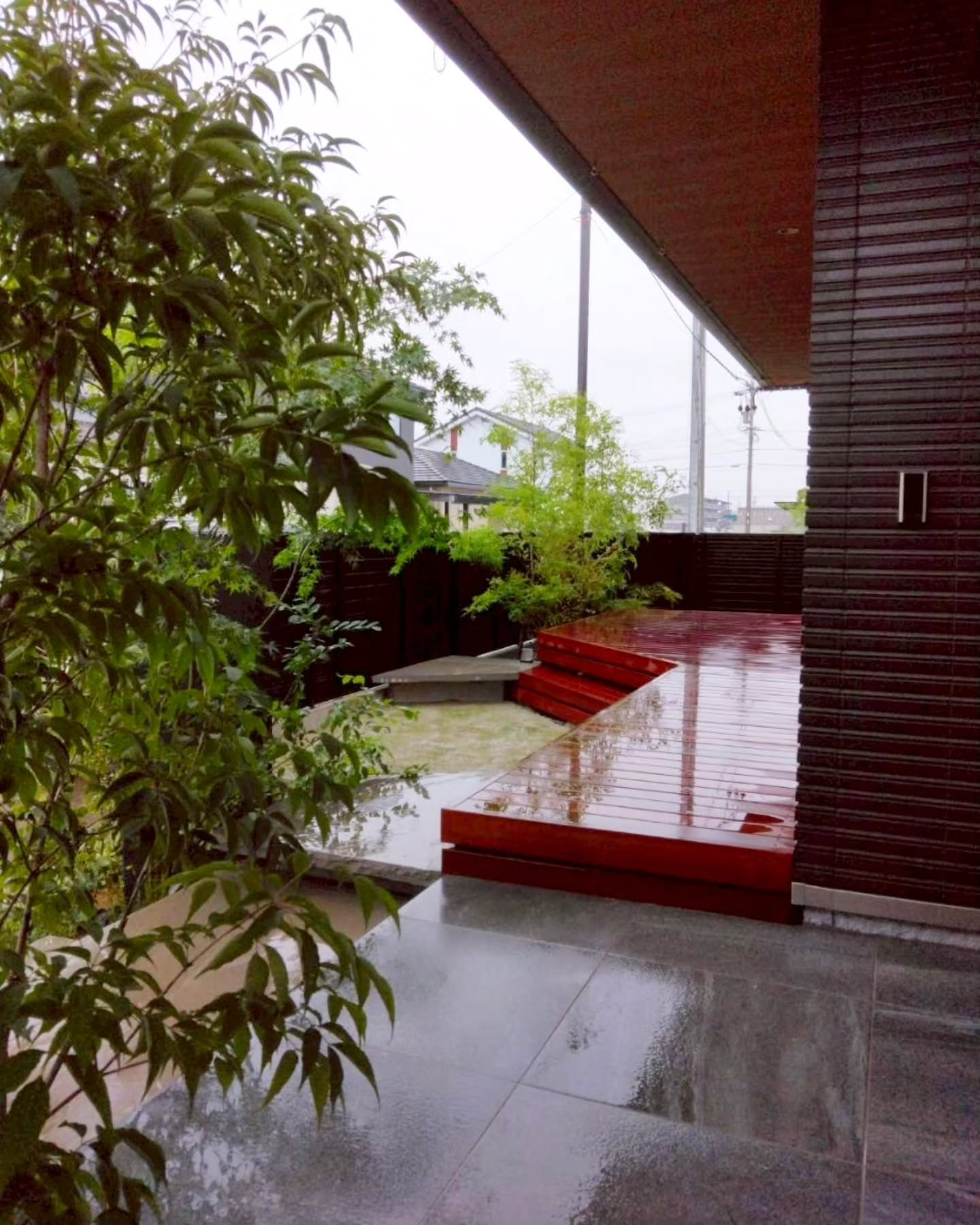 浮き階段のある家