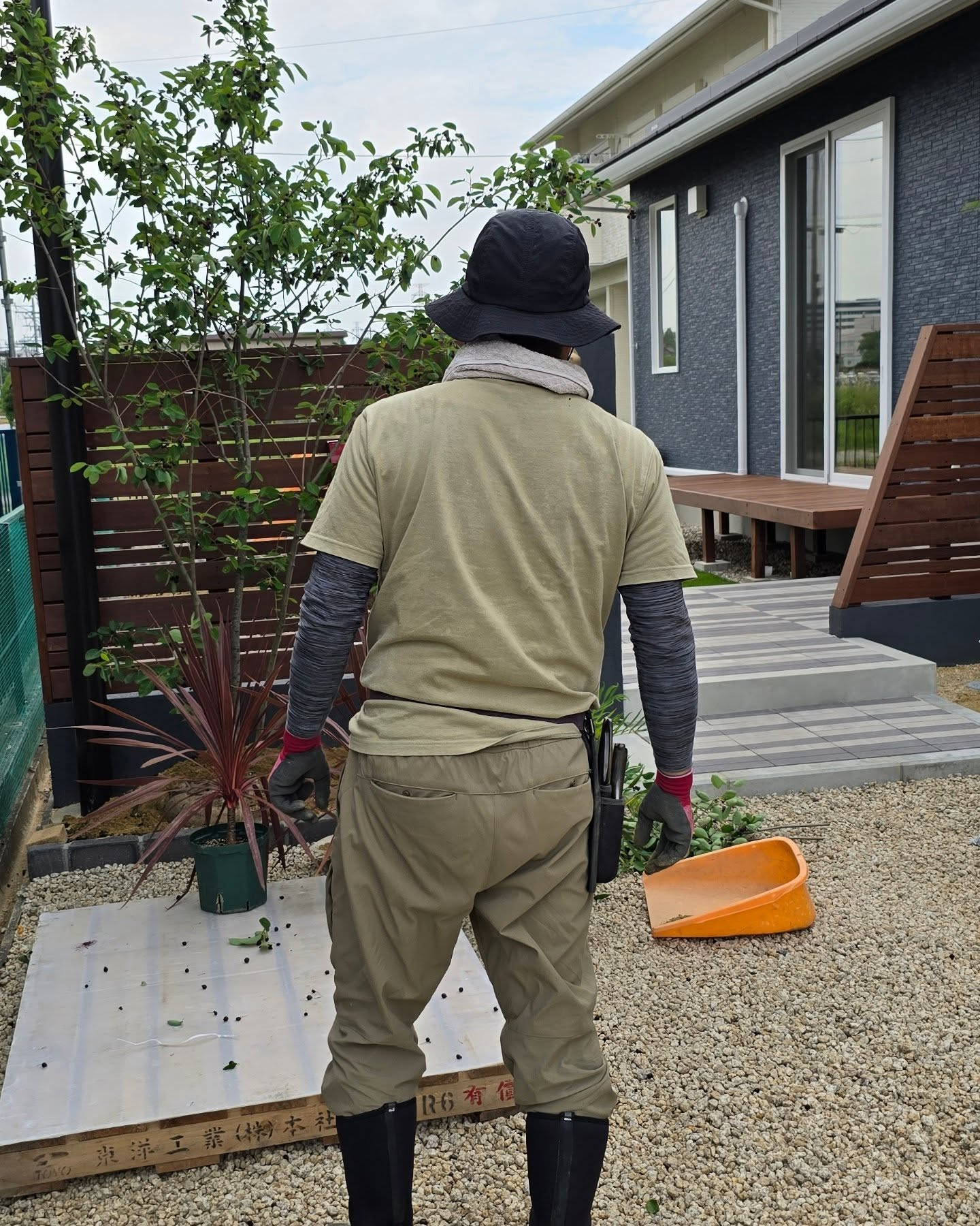 少し遠目からみて、