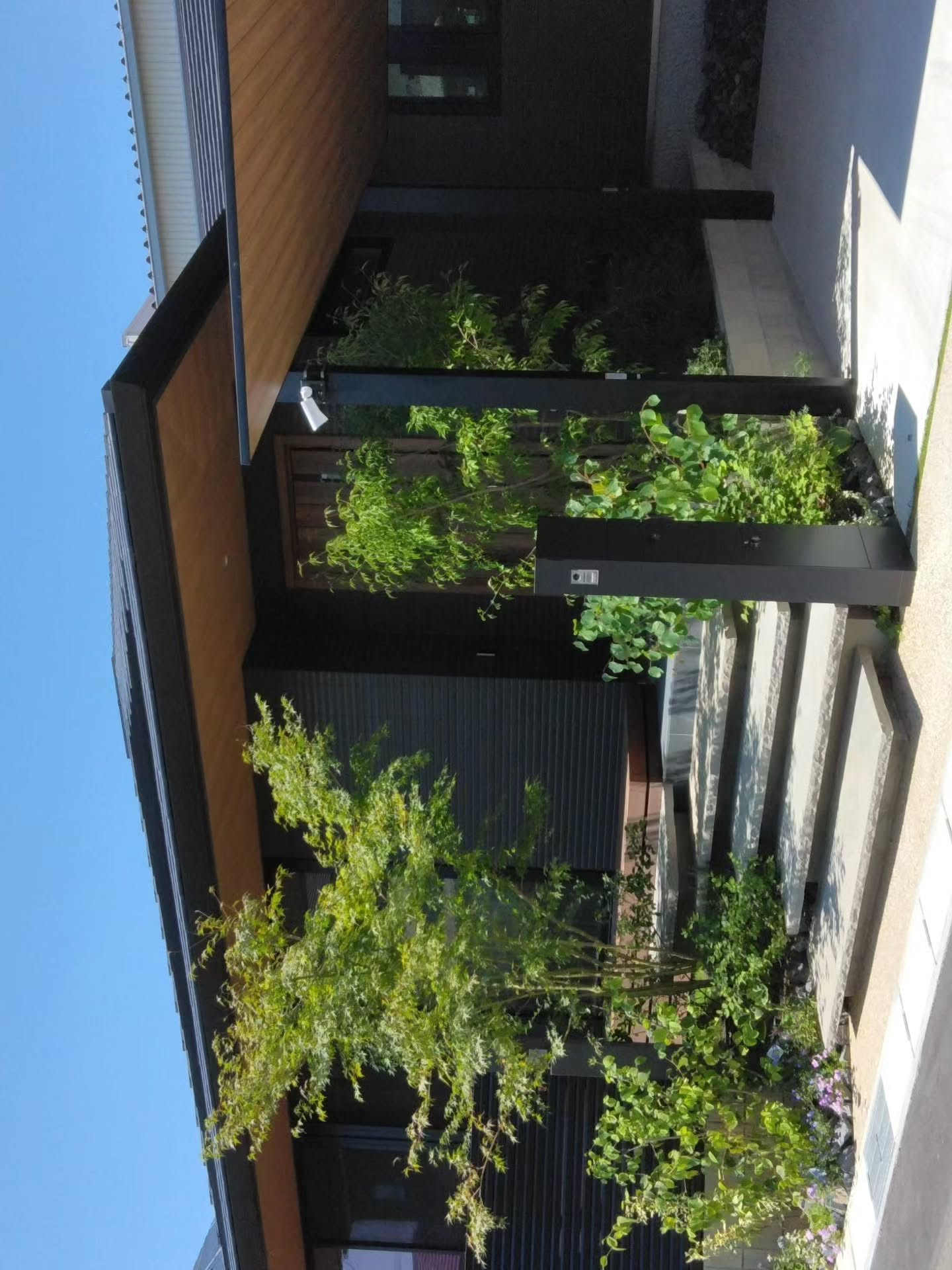 迫力とリズムのある大判石材