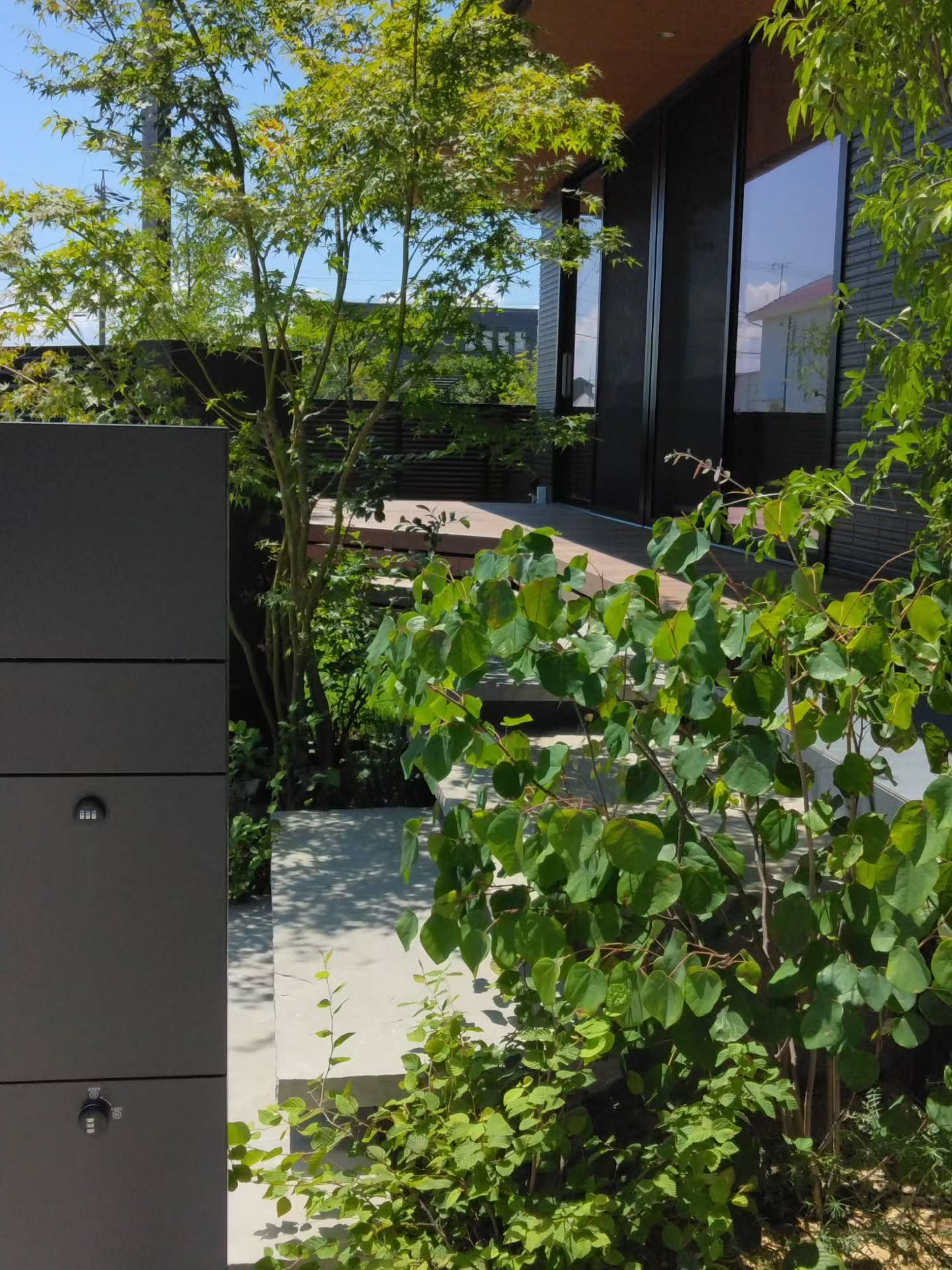 迫力とリズムのある大判石材