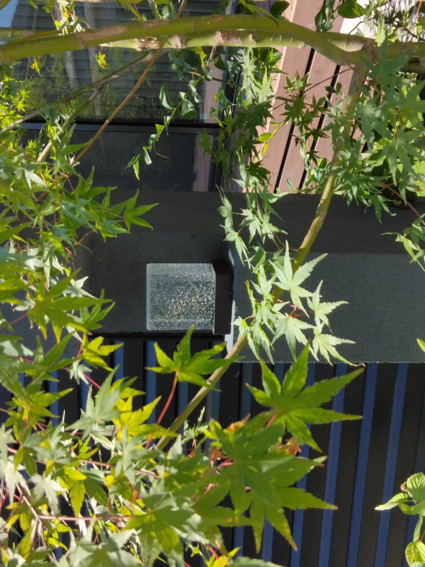 迫力とリズムのある大判石材