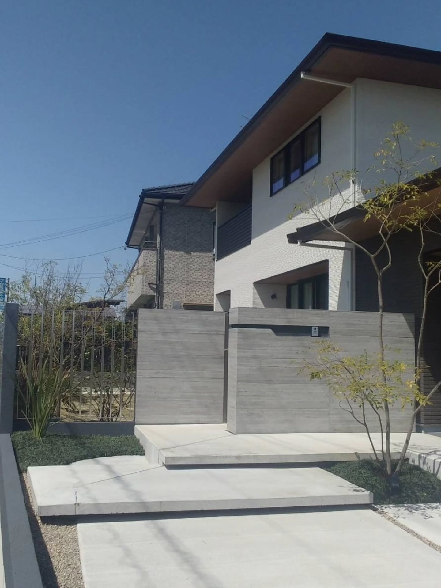 堅牢で高級感を出しすぎない、