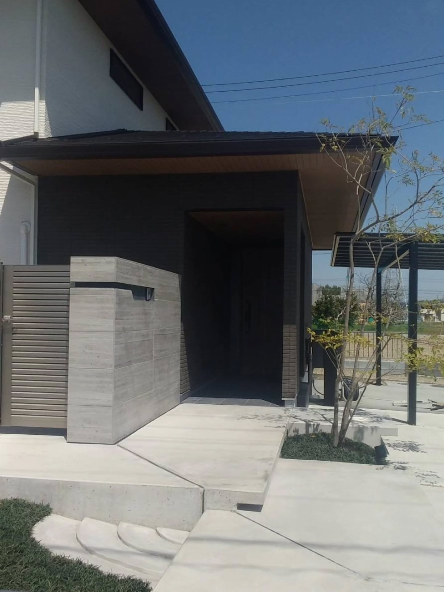 堅牢で高級感を出しすぎない、