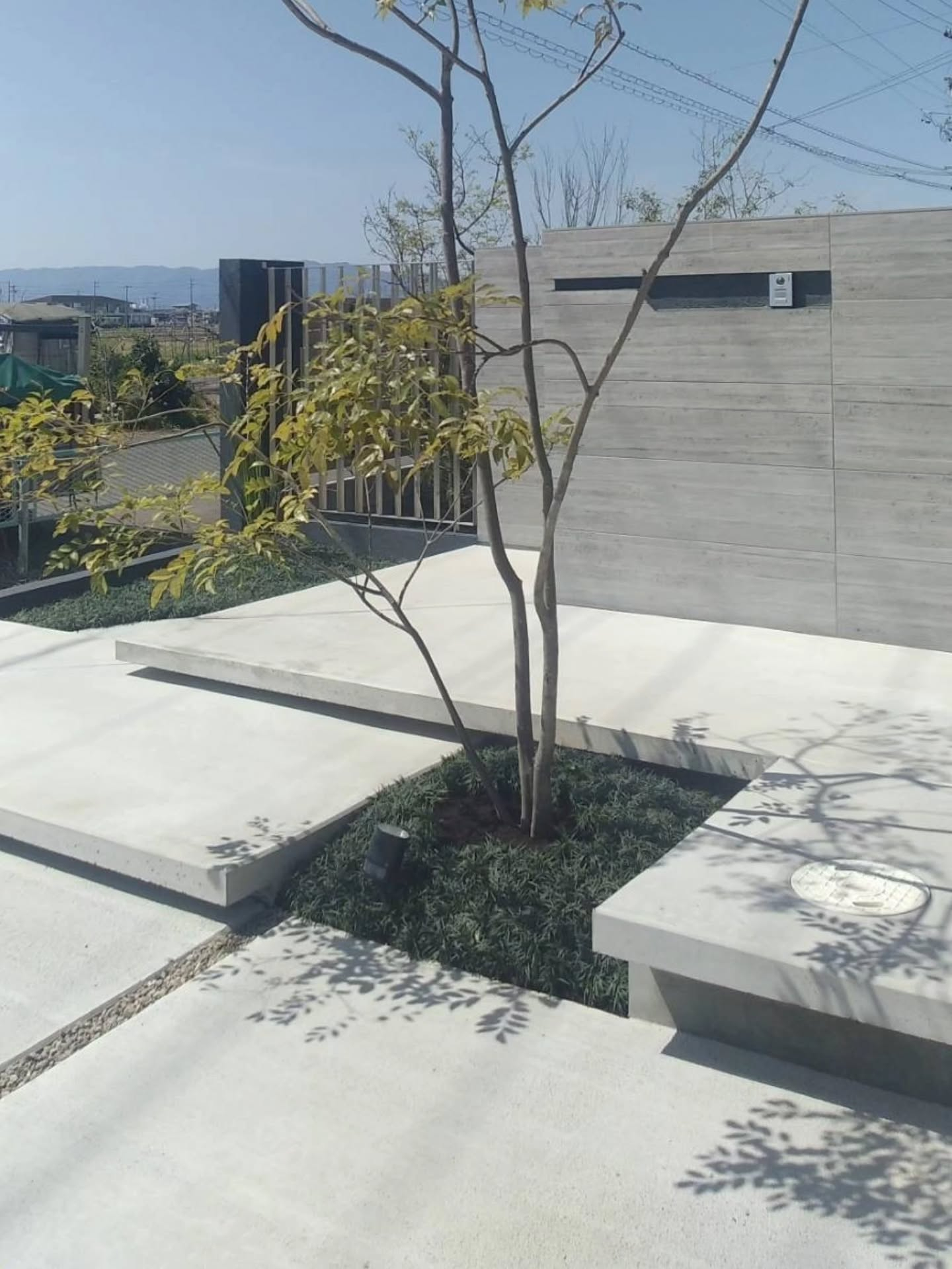 堅牢で高級感を出しすぎない、