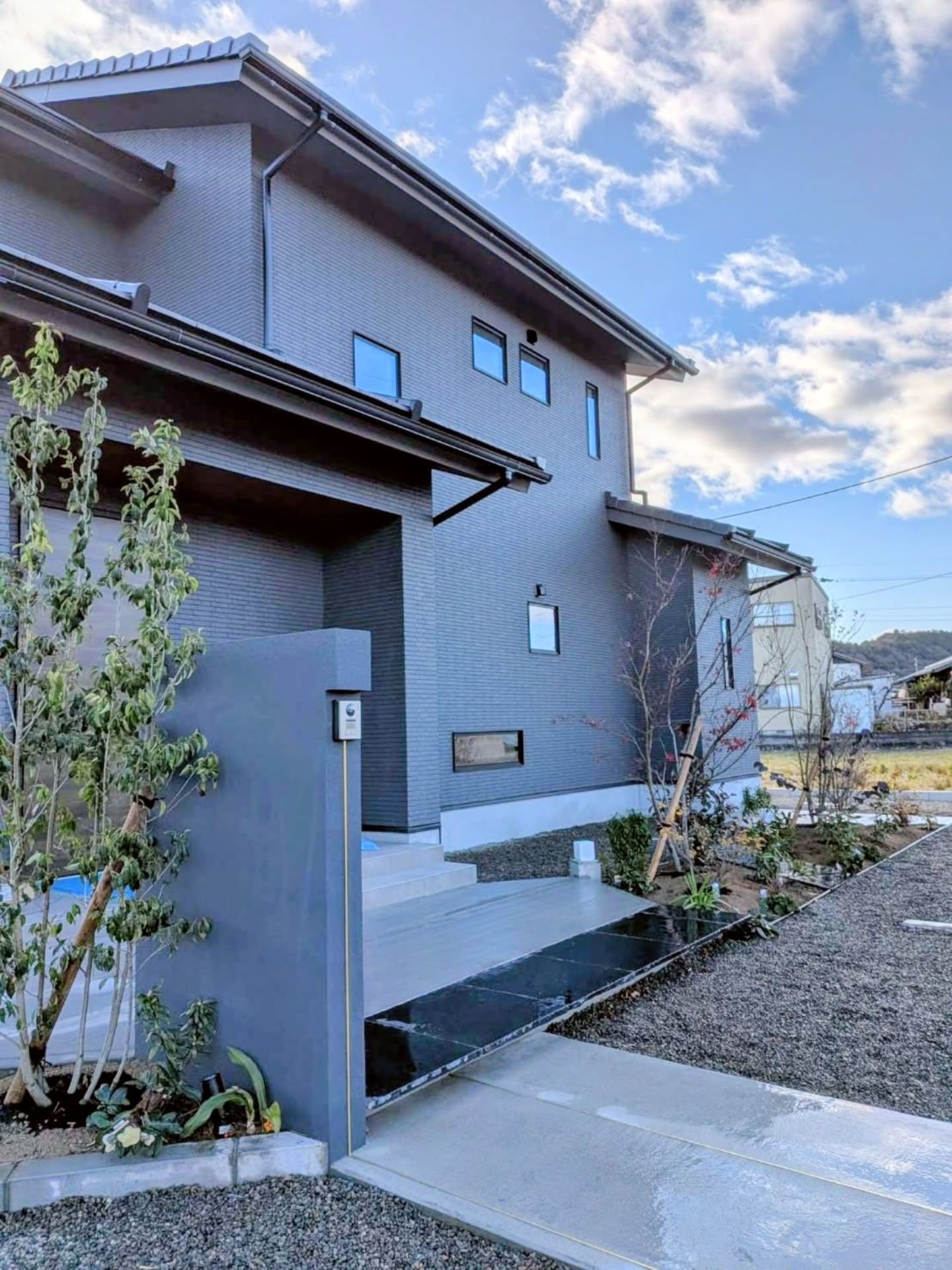 水やりの楽しい前庭。