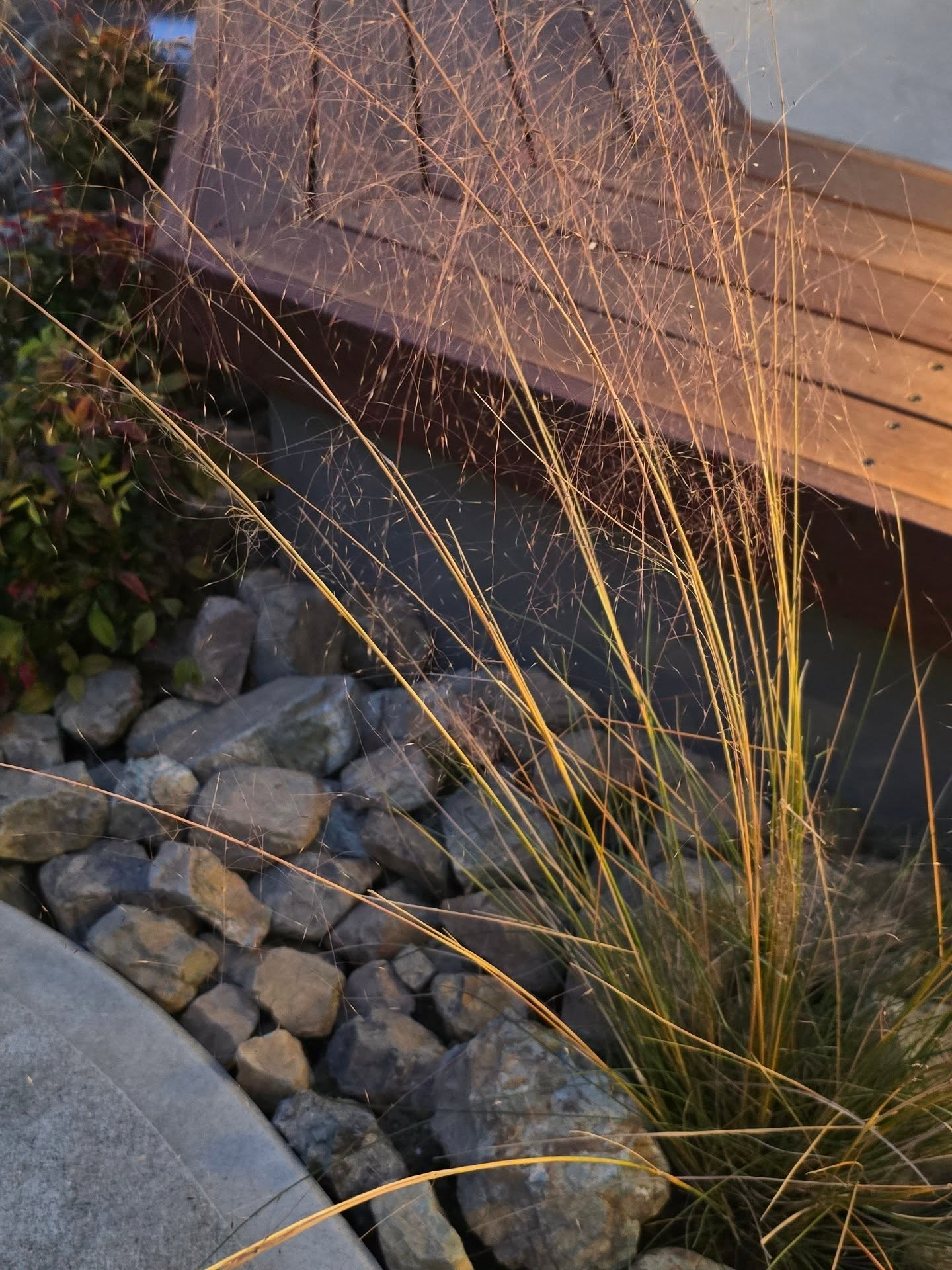 照明の大きさ、高さ、位置をずらして配置しました。