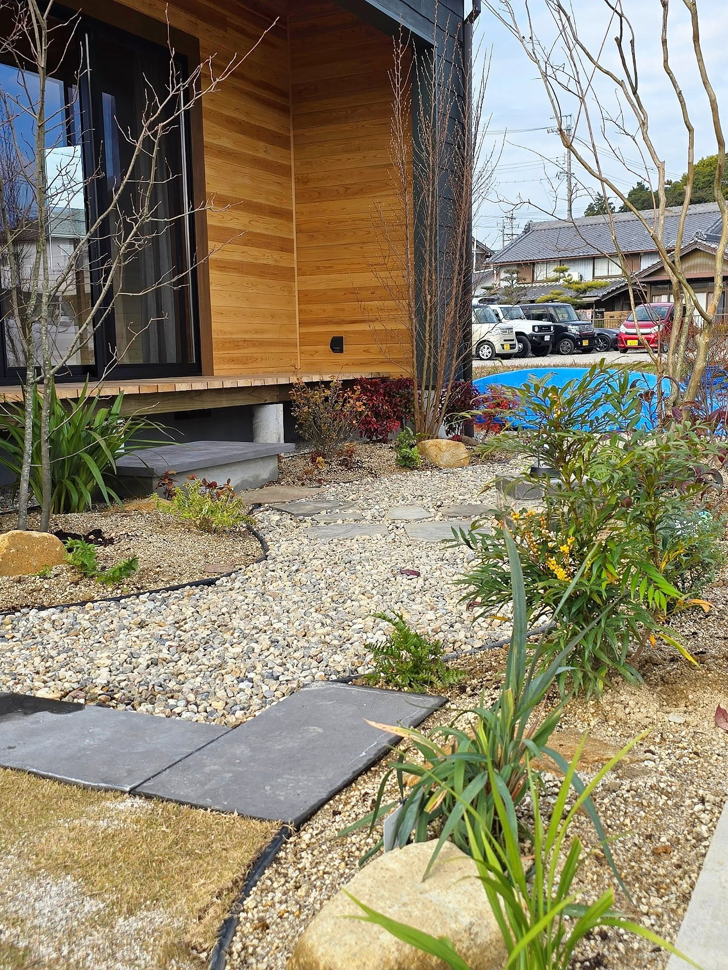 くねくねと曲がった小道。