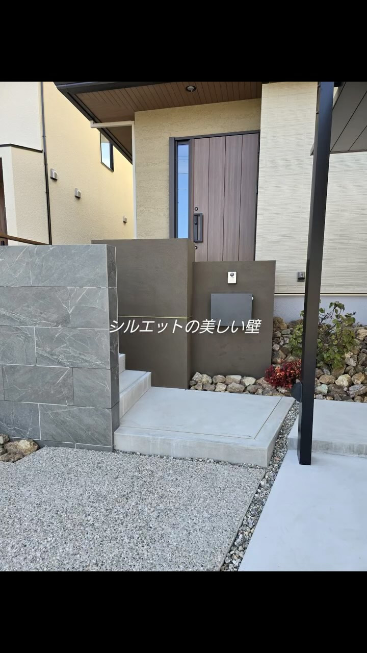 茶色の塗り壁。