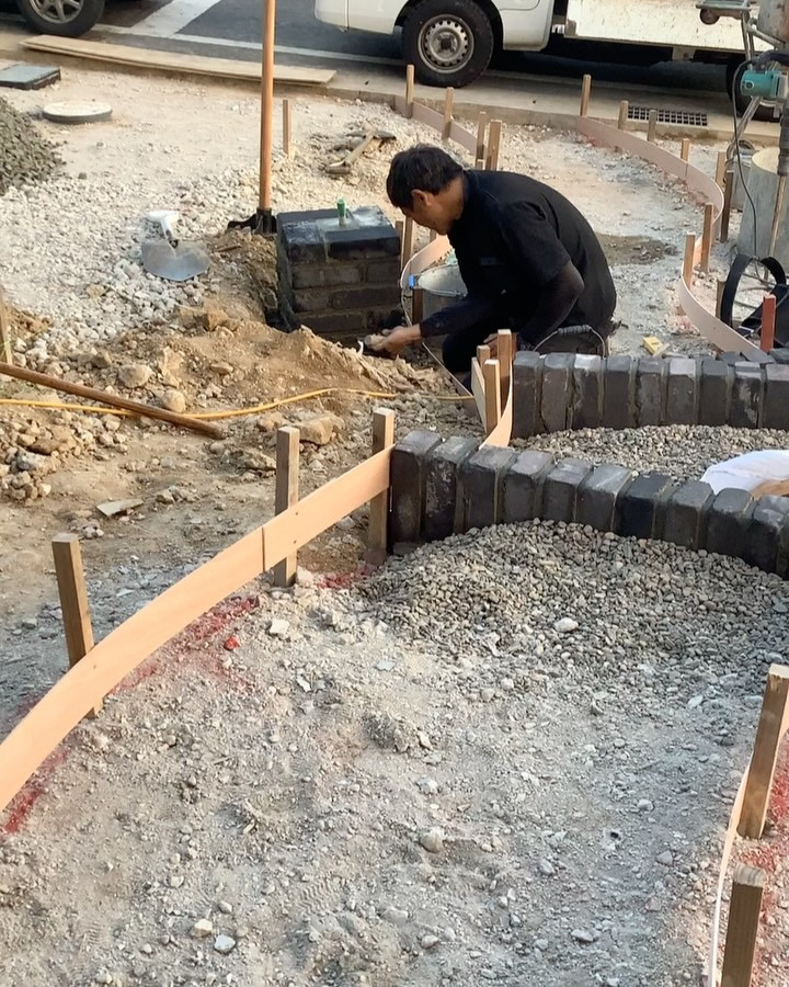 レンガの個性に合わせた目地仕上げ