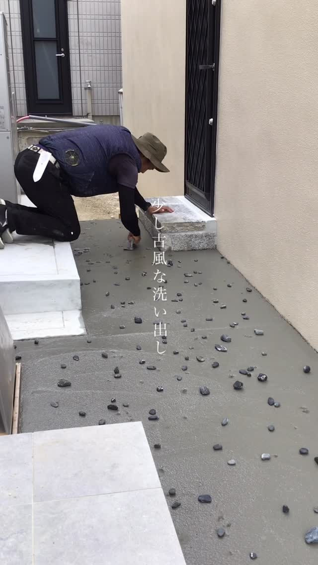 昔から親しまれている那智黒石を再利用。